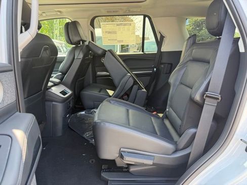 New 2026 Lincoln Navigator Reserve AWD/4WD image 13