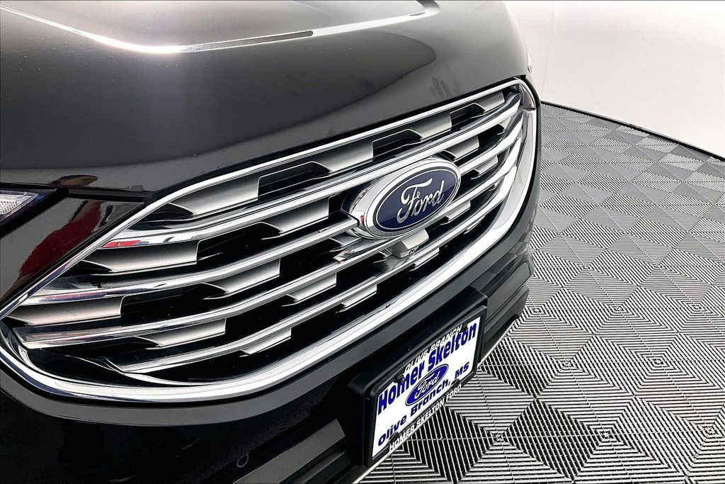 Used 2021 Ford Edge Titanium w/ Equipment Group 301A FWD image 30