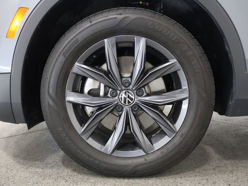 Used 2023 Volkswagen Tiguan SE image 5