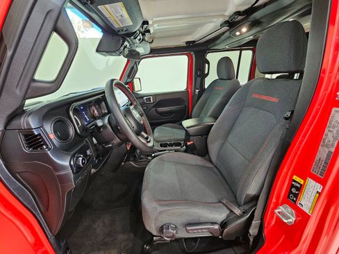 Used 2024 Jeep Wrangler Unlimited Rubicon AWD/4WD image 17