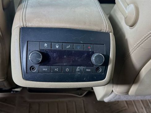 Used 2010 GMC Acadia SLT image 25