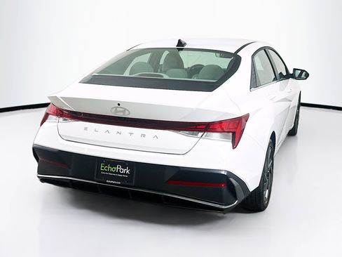 Used 2025 Hyundai Elantra SEL FWD image 9