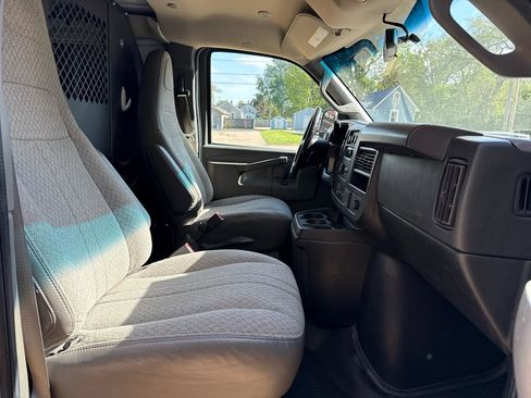 Used 2022 GMC Savana 2500 w/ Driver Convenience Package RWD image 19