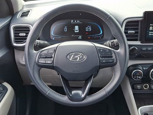 Used 2023 Hyundai Venue Limited FWD image 19