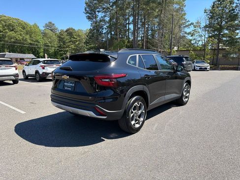 Used 2025 Chevrolet Trax LT w/ LT Convenience Package FWD image 5