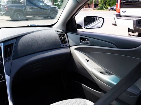 Used 2011 Hyundai Sonata GLS w/ Popular Equipment Pkg 2 FWD image 9