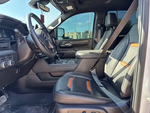 Used 2025 GMC Sierra 2500 AT4 w/ AT4 Premium Plus Package AWD/4WD image 11