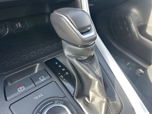 Used 2024 Toyota RAV4 SE image 16