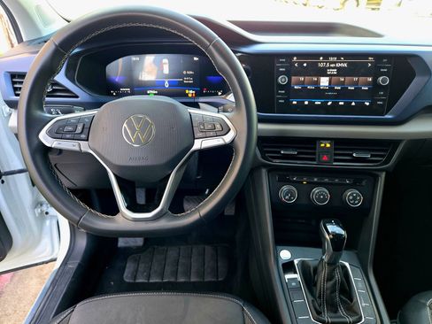 Used 2022 Volkswagen Taos SE image 9