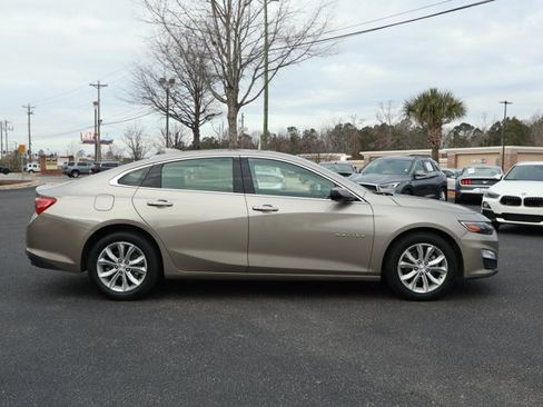 Used 2025 Chevrolet Malibu LT image 4