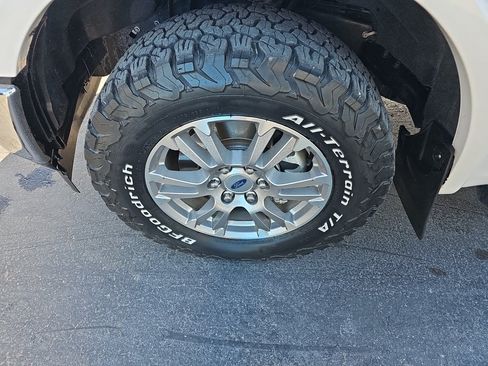 Used 2019 Ford F150 Lariat w/ Trailer Tow Package AWD/4WD image 9