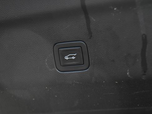 Used 2025 Chevrolet Tahoe LT image 55