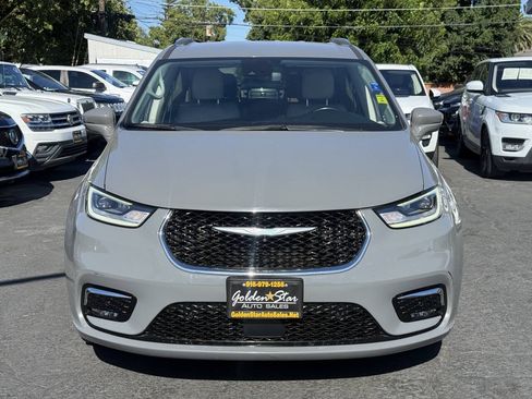 Used 2021 Chrysler Pacifica Touring-L FWD image 9