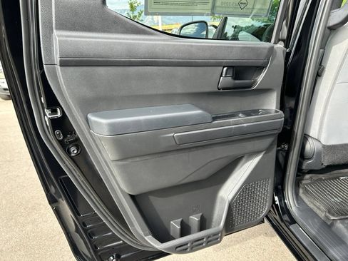 Used 2025 Toyota Tacoma SR5 AWD/4WD image 16