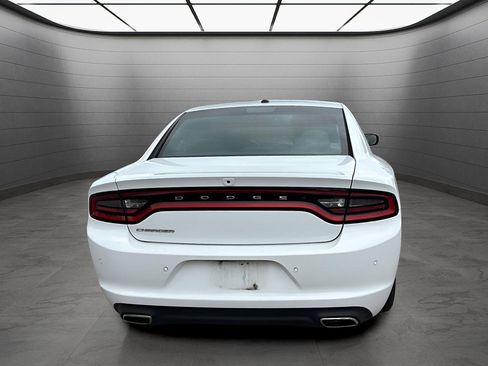 Used 2022 Dodge Charger SXT image 2