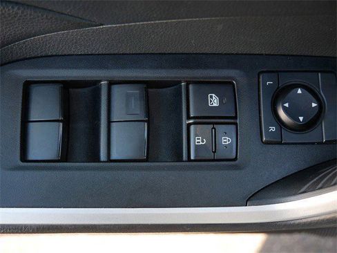 Used 2021 Toyota RAV4 XLE image 18