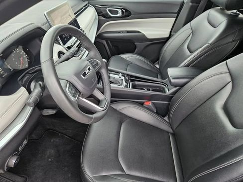 Used 2025 Jeep Compass Limited AWD/4WD image 13