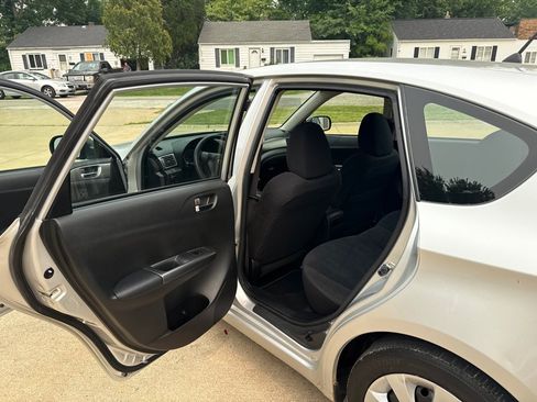 Used 2011 Subaru Impreza 2.5i AWD/4WD image 12