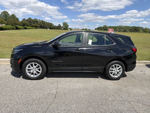 Used 2023 Chevrolet Equinox LS AWD/4WD image 7