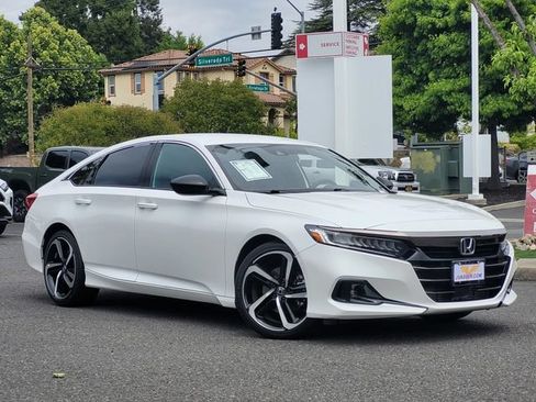 Used 2022 Honda Accord Sport image 2