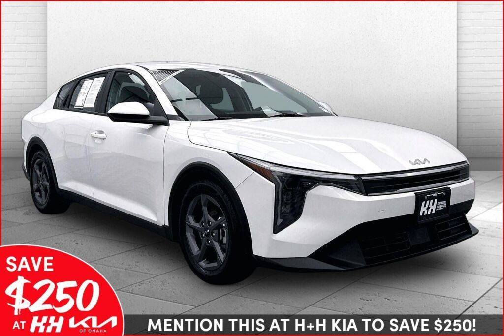 Used 2025 Kia K4 FWD image 1