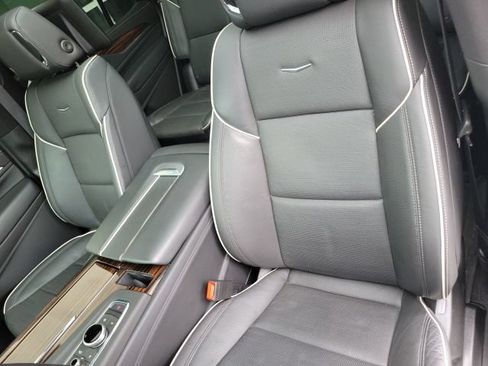 Used 2023 Cadillac Escalade Premium Luxury AWD/4WD image 31