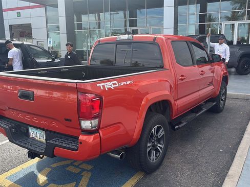 Used 2016 Toyota Tacoma TRD Sport image 2