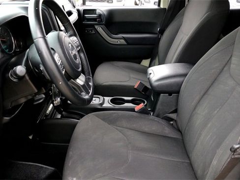 Used 2018 Jeep Wrangler Unlimited Sport S image 10