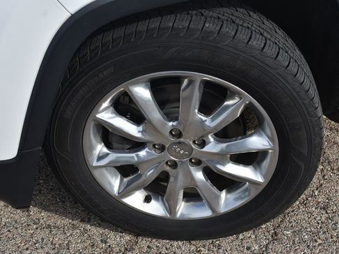Used 2014 Jeep Cherokee Limited w/ Luxury Group AWD/4WD image 14