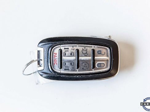 Used 2017 Chrysler Pacifica Touring-L image 37