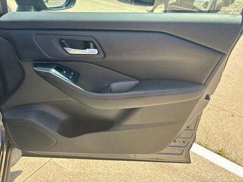 Used 2024 Nissan Rogue SV FWD image 13