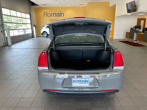 Used 2019 Chrysler 300 Touring L w/ Quick Order Package 22F RWD image 18