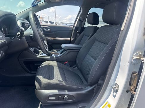 Used 2021 GMC Acadia SLE w/ Driver Convenience Package FWD image 16