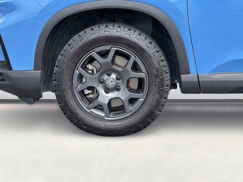 Certified 2025 Honda Pilot TrailSport image 11