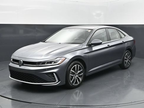 Used 2026 Volkswagen Jetta SE FWD image 1