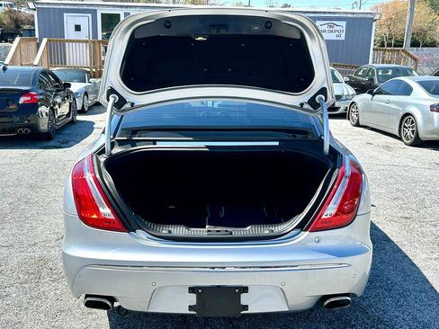 Used 2013 Jaguar XJ image 18