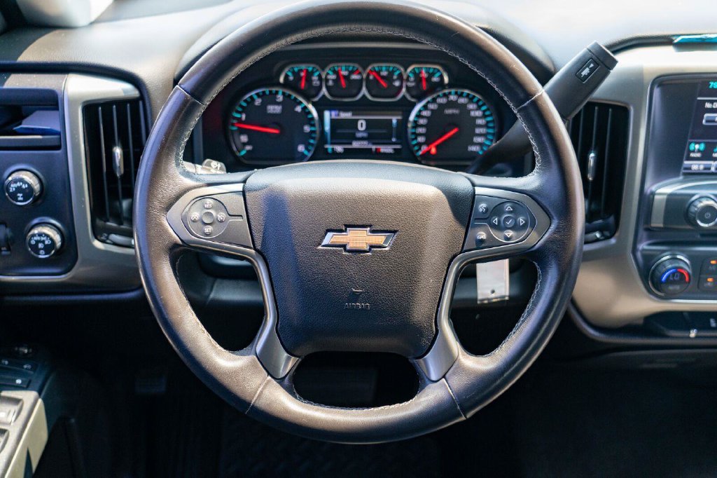 Used 2018 Chevrolet Silverado 1500 LT w/ LT Eassist Package AWD/4WD image 17