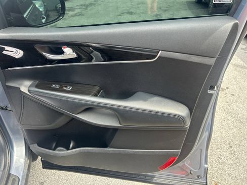 Used 2019 Kia Sorento L FWD image 17