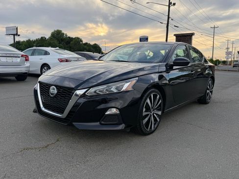 Used 2021 Nissan Altima 2.5 SR FWD image 3
