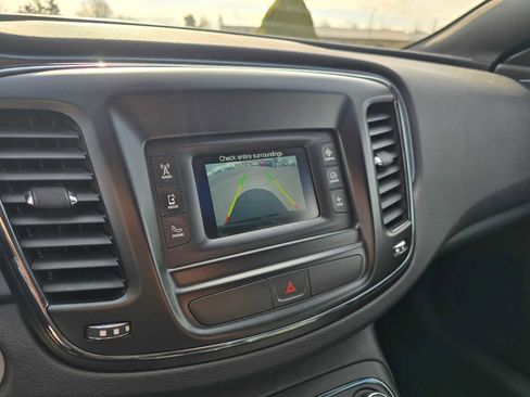 Used 2016 Chrysler 200 S FWD image 29