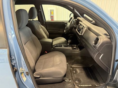 Used 2019 Toyota Tacoma TRD Sport image 26