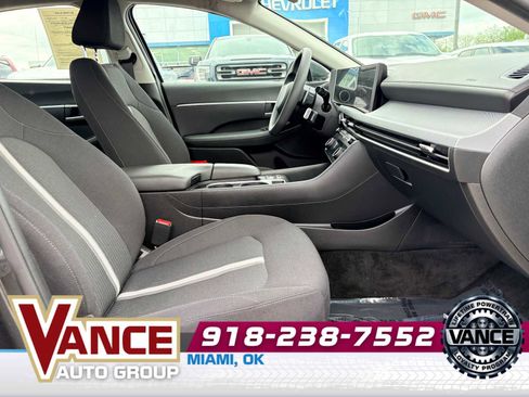 Used 2025 Hyundai Sonata SEL FWD image 17