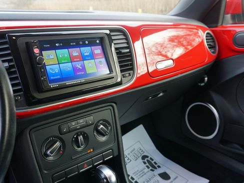 Used 2014 Volkswagen Beetle 2.5 image 23