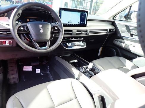 New 2026 Lincoln Corsair Premiere image 24