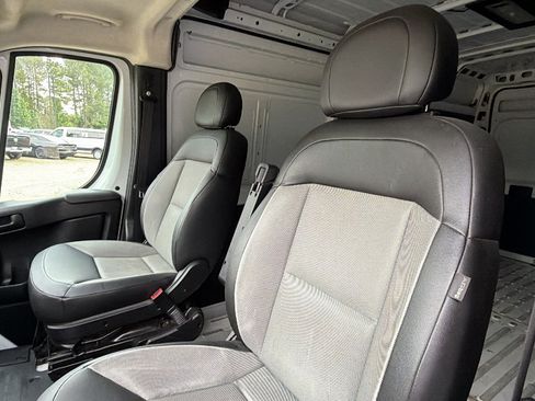 Used 2024 RAM ProMaster 2500 w/ Convenience Group FWD image 18