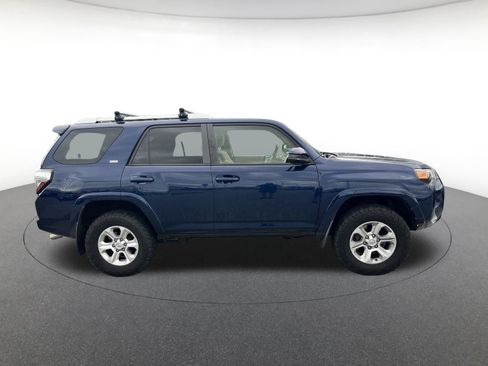 Used 2017 Toyota 4Runner SR5 AWD/4WD image 6