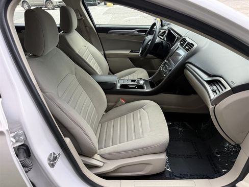 Used 2020 Ford Fusion SE FWD image 17
