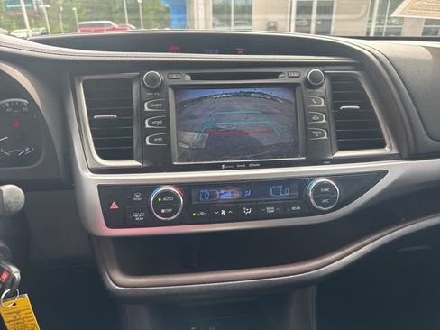 Used 2019 Toyota Highlander Plus image 22