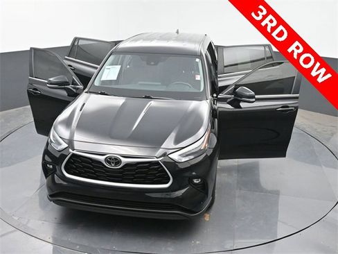 Used 2023 Toyota Highlander L image 56