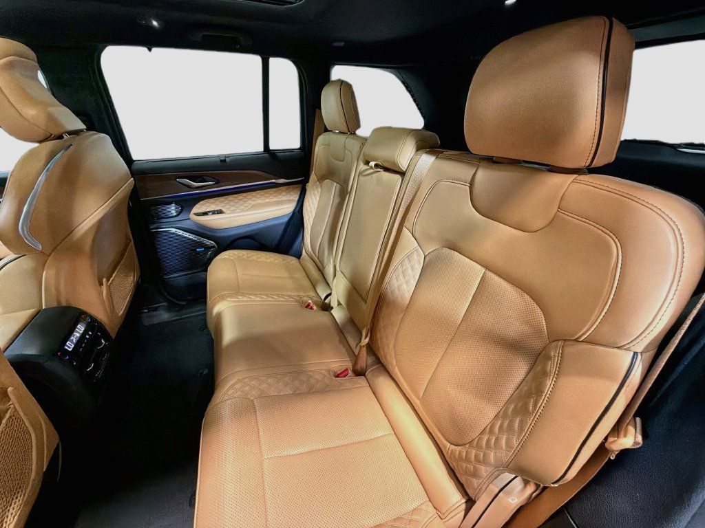Used 2023 Jeep Grand Cherokee Summit w/ Luxury Tech Group V AWD/4WD image 21